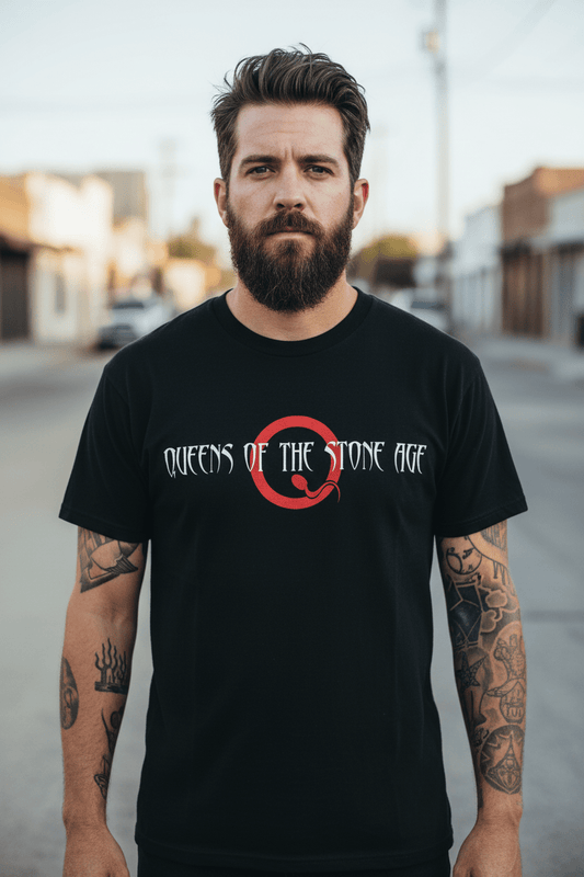 QUEENS OF THE STONE AGE - Band T-Shirt: Text Logo - COOCOO.at - Dein Merch Shop aus Österreich